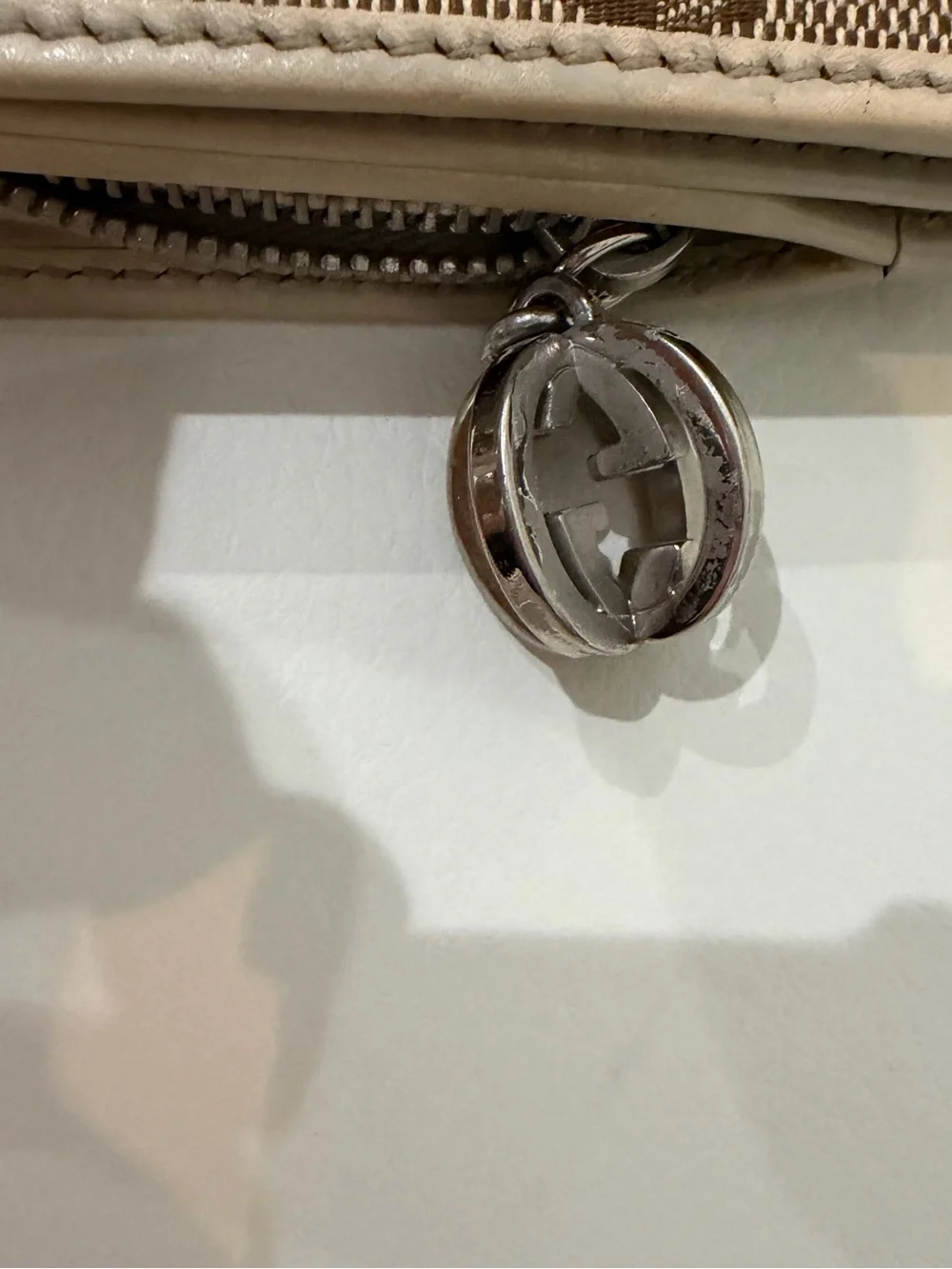 Gucci Beige Monogram Zip Wallet with Silver GG Charm - Picture 3 of 9